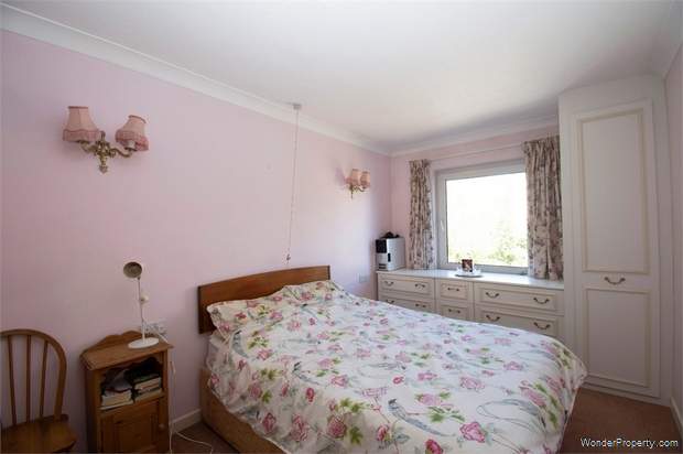 Additional Property Image 1 bedroom Flat for sale in Woking 6