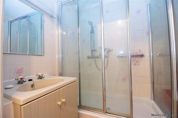 Additional Property Image 1 bedroom Flat for sale in Woking 7