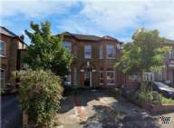 2 bedroom Flat for sale in Ilford