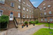 2 bedroom Flat for sale in Haywards Heath