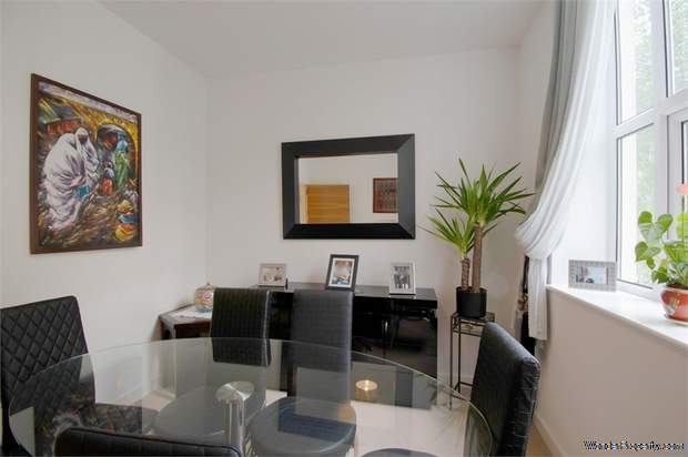 Additional Property Image 3 bedroom Flat for sale in London 8