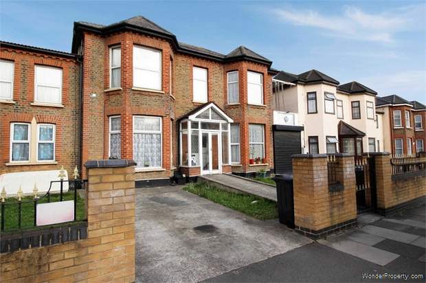 1 bedroom Flat for sale in Ilford