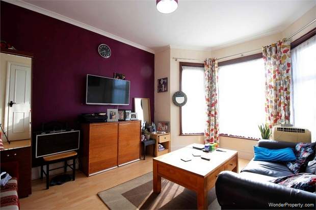 Additional Property Image 1 bedroom Flat for sale in Ilford 2