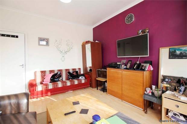 Additional Property Image 1 bedroom Flat for sale in Ilford 3
