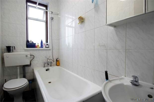 Additional Property Image 1 bedroom Flat for sale in Ilford 7