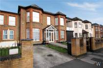 1 bedroom Flat for sale in Ilford
