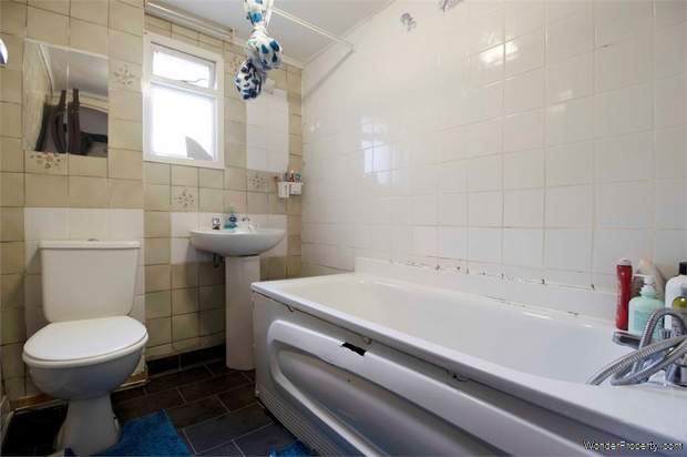 Additional Property Image 3 bedroom Flat for sale in London 6