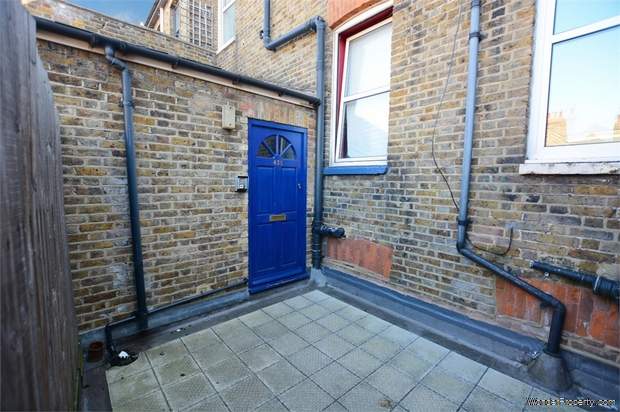 Additional Property Image 2 bedroom Flat for sale in London 9