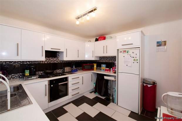 Additional Property Image 2 bedroom Terraced Bungalow for sale in Bury 5