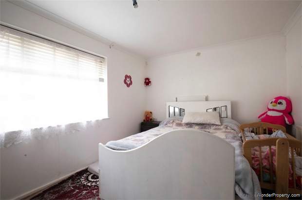 Additional Property Image 1 bedroom Flat for sale in London 6