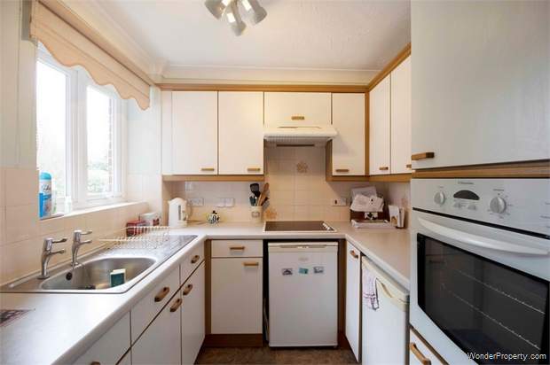 Additional Property Image 1 bedroom Flat for sale in Potters Bar 4
