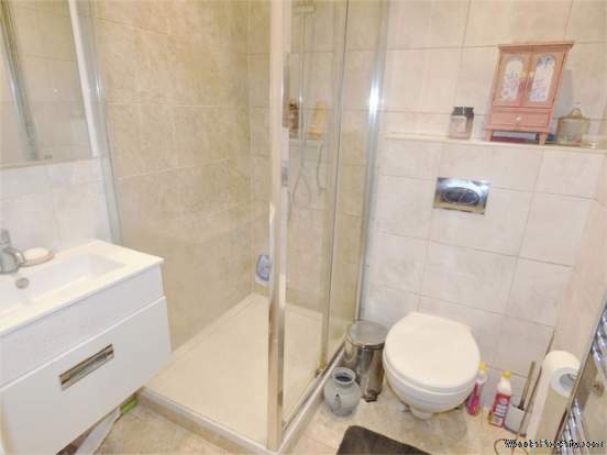 Additional Property Image 2 bedroom Flat for sale in Shepperton 6