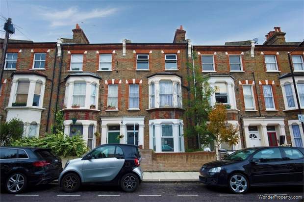2 bedroom Maisonette for sale in London