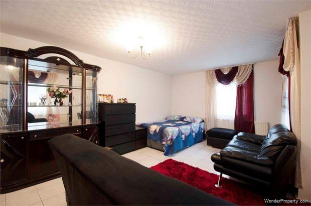 Additional Property Image 4 bedroom Maisonette for sale in London 2