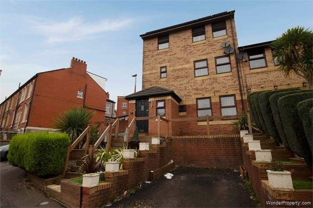 4 bedroom Semi Detached for sale in Blackburn