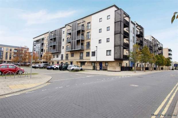 2 bedroom Flat for sale in Rainham