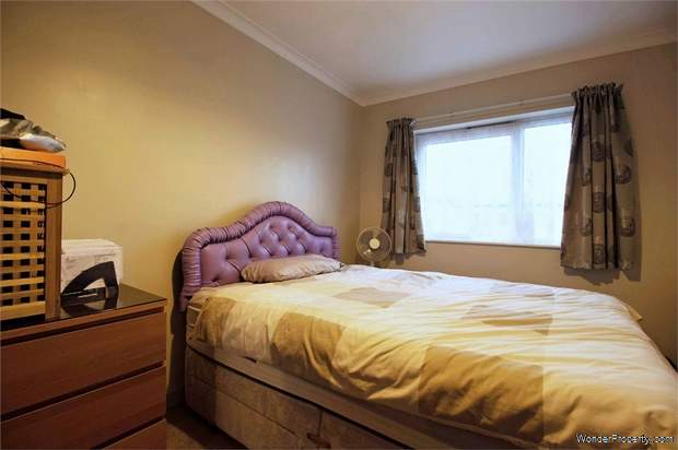 Additional Property Image 2 bedroom Flat for sale in Rainham 8