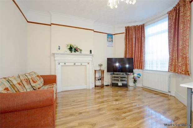 Additional Property Image 1 bedroom Flat for sale in London 2