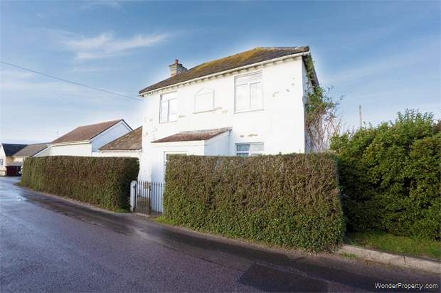 3 bedroom Detached for sale in Chichester