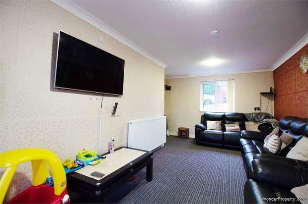 Additional Property Image 7 bedroom Semi Detached for sale in Oldham 3