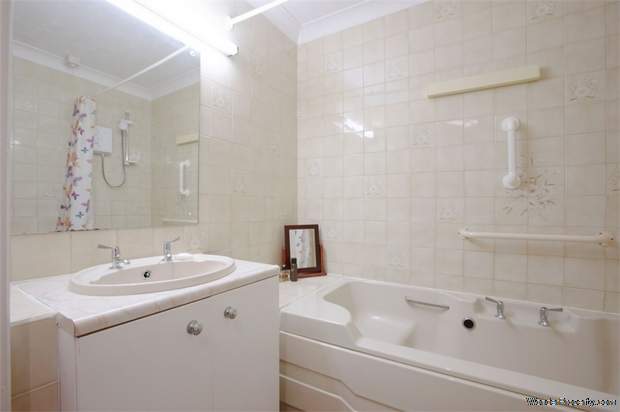Additional Property Image 1 bedroom Flat for sale in Worcester 8