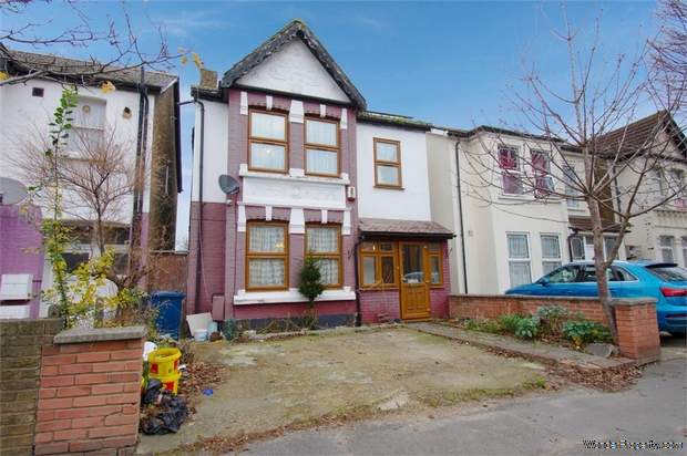 6 bedroom Detached for sale in Southall