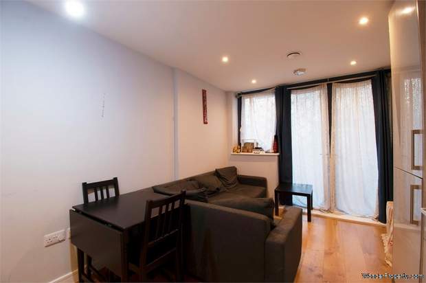 Additional Property Image 1 bedroom Flat for sale in Wallington 4
