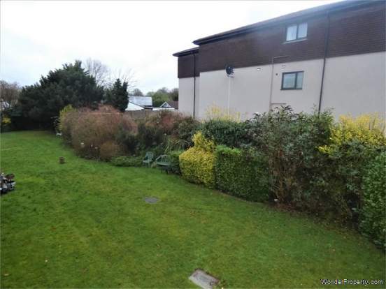 Additional Property Image 1 bedroom Flat for sale in Addlestone 9
