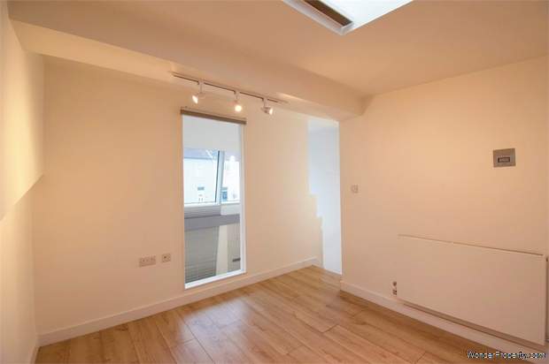 Additional Property Image 1 bedroom Flat for sale in Bromley 5