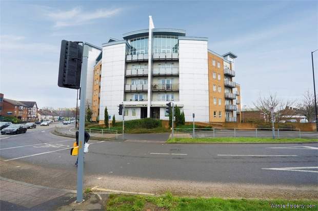 2 bedroom Flat for sale in Slough