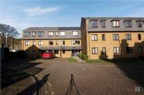 2 bedroom Flat for sale in Gravesend