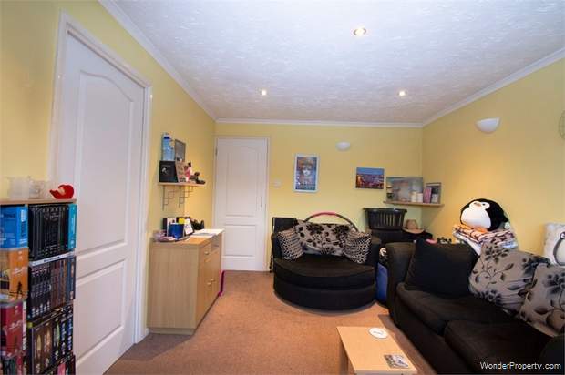 Additional Property Image 1 bedroom Flat for sale in Feltham 4
