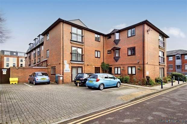 1 bedroom Flat for sale in Hitchin