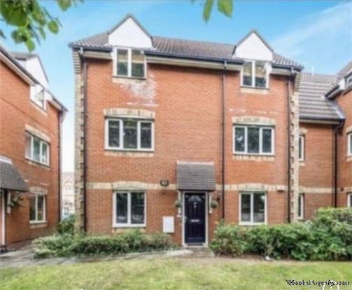 2 bedroom Flat for sale in Romford