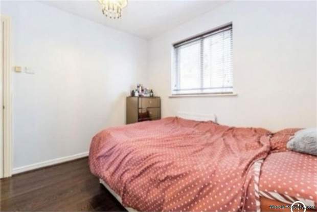 Additional Property Image 2 bedroom Flat for sale in Romford 4