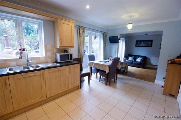 Additional Property Image 4 bedroom Detached for sale in Llandeilo 3