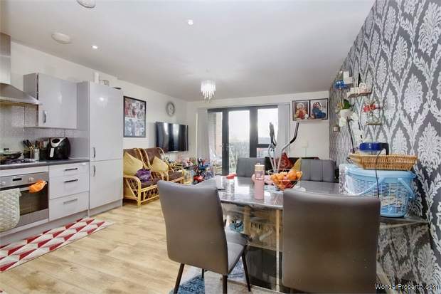 Additional Property Image 2 bedroom Flat for sale in Southall 3