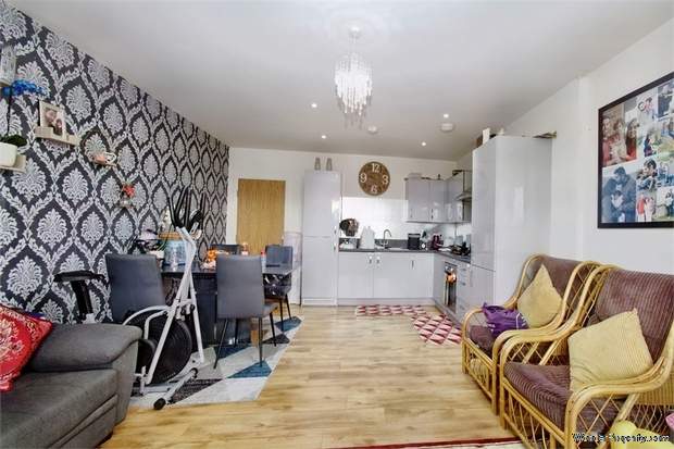 Additional Property Image 2 bedroom Flat for sale in Southall 4