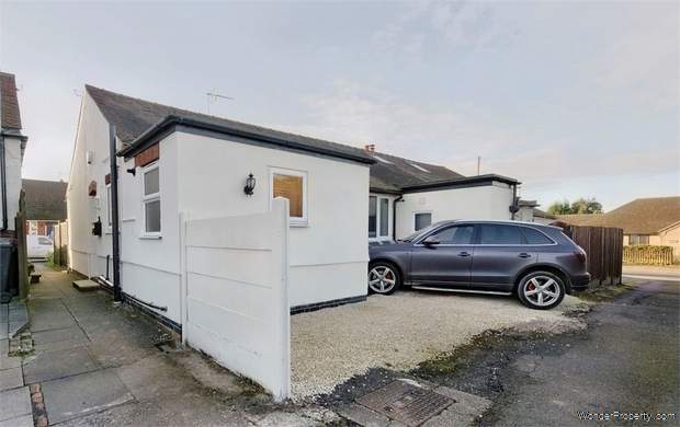 2 bedroom Semi Detached Bungalow for sale in Nuneaton