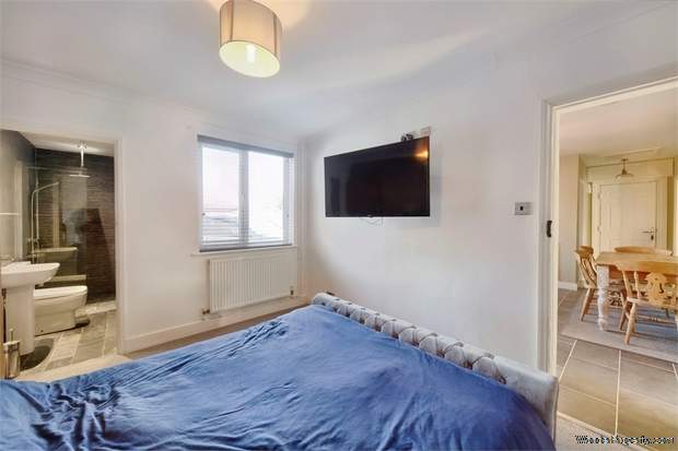 Additional Property Image 2 bedroom Semi Detached Bungalow for sale in Nuneaton 9