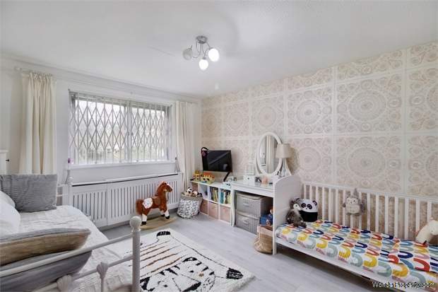 Additional Property Image 2 bedroom Flat for sale in Barnet 6