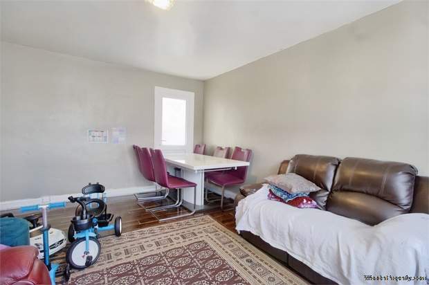 Additional Property Image 2 bedroom Flat for sale in Hornchurch 3