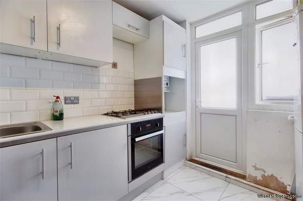 Additional Property Image 2 bedroom Flat for sale in Hornchurch 4