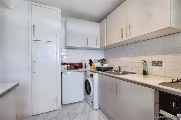 Additional Property Image 2 bedroom Flat for sale in Hornchurch 5