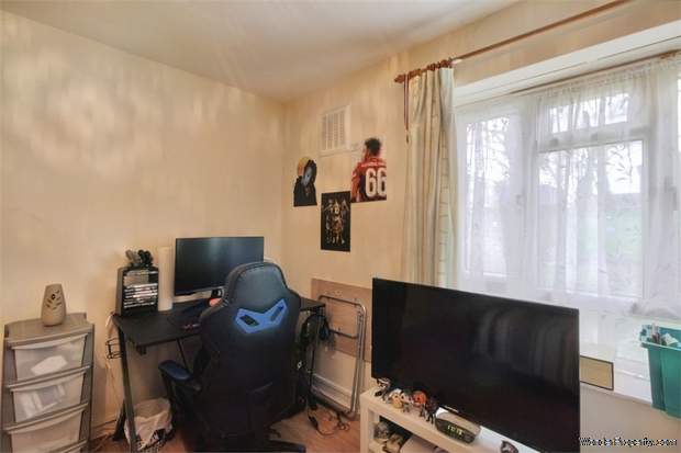 Additional Property Image 1 bedroom Flat for sale in London 6