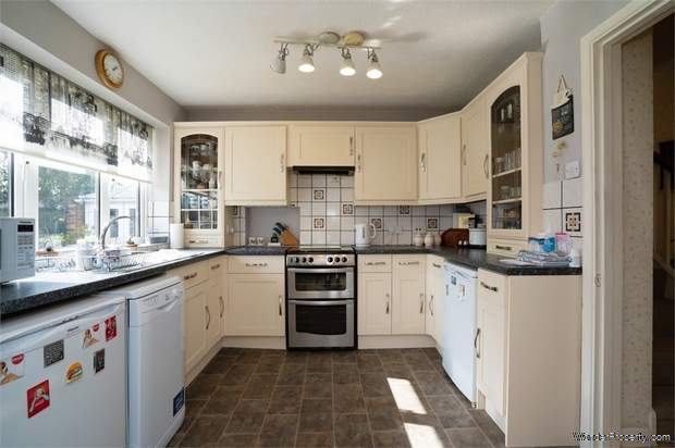 Additional Property Image 4 bedroom Detached for sale in Aylesbury 4