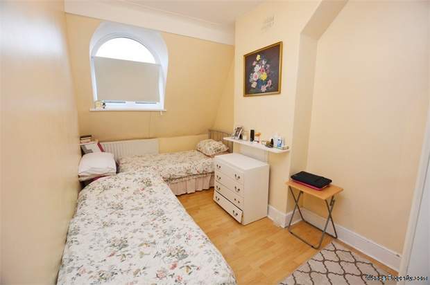 Additional Property Image 3 bedroom Maisonette for sale in London 8