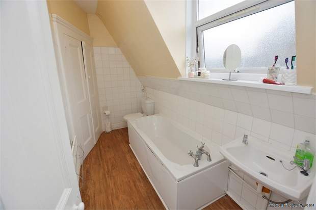 Additional Property Image 3 bedroom Maisonette for sale in London 10