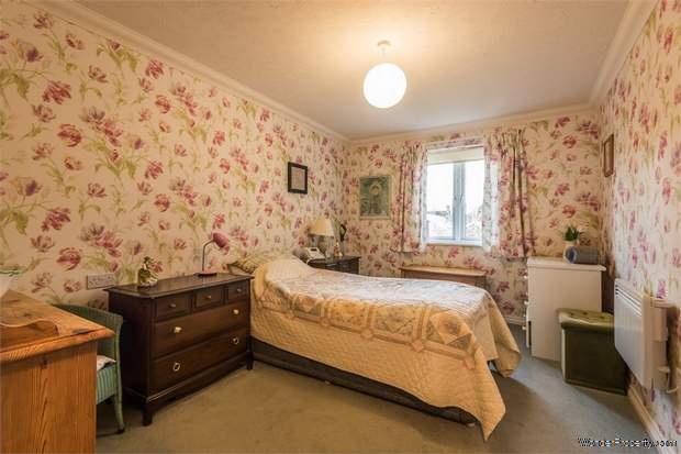 Additional Property Image 1 bedroom Flat for sale in Hindhead 5