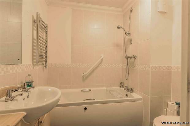 Additional Property Image 1 bedroom Flat for sale in Hindhead 7